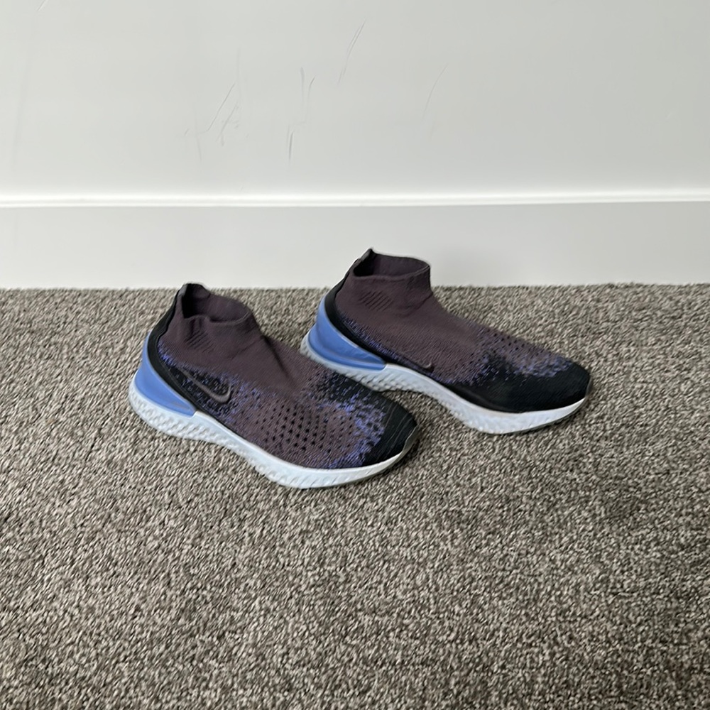 Nike slip on
